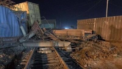 Тринадцать вагонов сошли с рельсов и опрокинулись в Шымкенте 