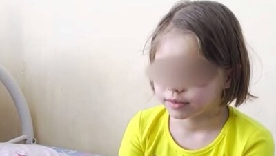 К избитой девочке в больницу Актобе пришла её биологическая мать