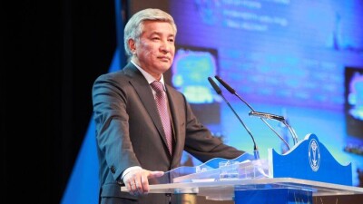 Имангали Тасмагамбетов провёл совещания по вопросам образования и здравоохранения