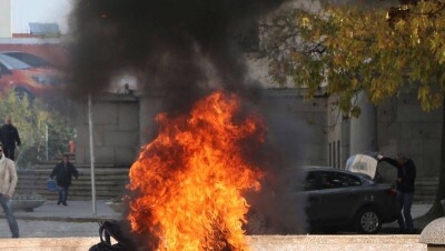 На митинге в Ереване протестующий облил себя бензином и поджёг