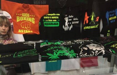 За продажу футболок и бейсболок с изображением марихуаны оштрафовали предпринимателя в Астане 