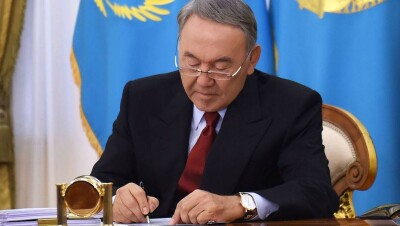 Назарбаев подписал закон о выделении Кыргызстану 100 млн долларов
