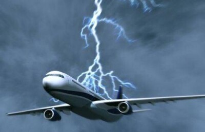 В самолет Air Astana ударила молния