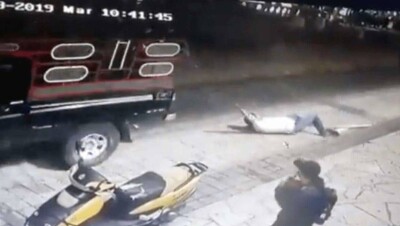 В Мексике мэра привязали к машине и проволокли по улицам за то, что он не построил дорогу