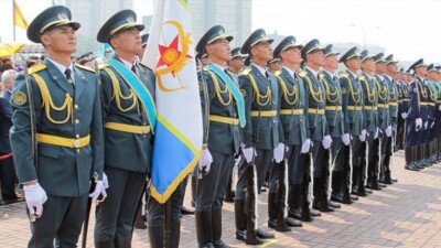 Солдатам Нацгвардии, спасшим людей от рухнувшей сцены, вручили награды