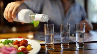 Суд наказал жителя Атырауской области за пьянку с несовершеннолетним племянником