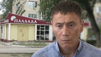 В Актобе водитель охранной фирмы требует с владельца оружейного магазина "Паллада" 5 млн тенге