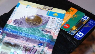 Крупные компании Казахстана повышают зарплаты своим сотрудникам