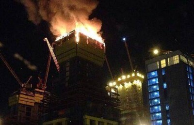 Недостроенный небоскрёб "Абу-Даби Плаза" пылает в Астане