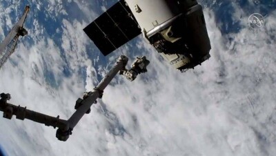 Грузовой корабль Dragon отстыковался от МКС, он приводнится в Тихом океане