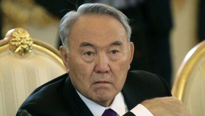 Назарбаев рассказал, почему "у казахов не получится" строить демократию, как на Западе