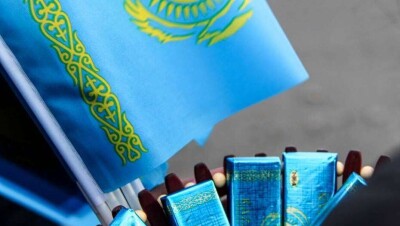 Волонтёры Павлодара раздавали на блокпостах шоколадки и флаги