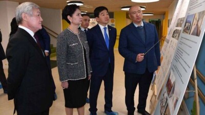 Байбек и Абдыкаликова посетили социальные учреждения в Алматы