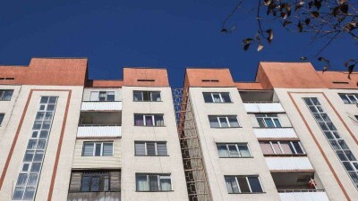 КазНИИСА о причинах крена дома в Алматы: Вместо грунта в котловане обнаружили строительный мусор