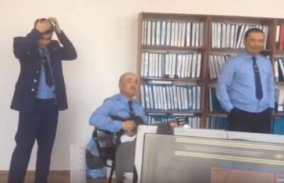 О том, что нужно остерегаться усатых мужчин, спел актюбинский полицейский