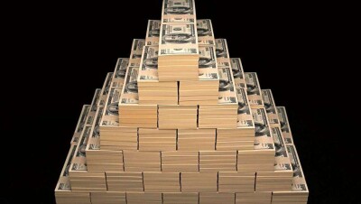 Беглый банкир из Шымкента снял с депозитов вкладчиков 445 тысяч долларов