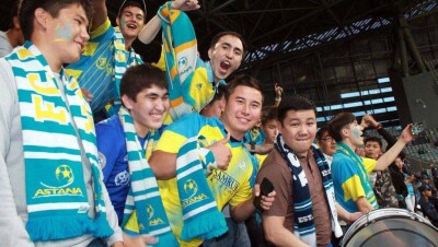 Актёра Турсынбека Кабатова приняли в фан-клуб ФК "Астана"