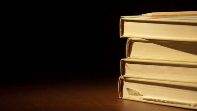 "Люди среди деревьев", "Дальше жить" и ещё 4 книги февраля, которые мы рекомендуем не пропустить