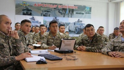 Глава казахстанской дипмиссии в Ливане проинструктировал миротворцев