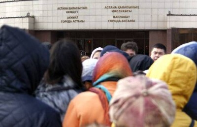 Дольщики в Астане показали, как проводить митинг, не провоцируя полицию