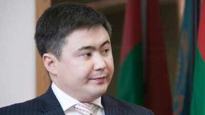 Сулейменов о девальвации: Мне тоже хочется ездить за рубеж по курсу 150 тенге за доллар