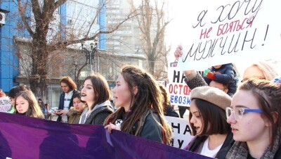 Феминисток, организовавших акцию на Арбате в Алматы, вызвали в акимат