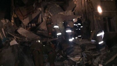 Спасатели извлекли второго погибшего из-под завалов обрушившегося дома в Шахане