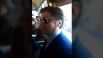 Аким Шымкента продолжает эксперименты: в переполненном автобусе он увидел романтику