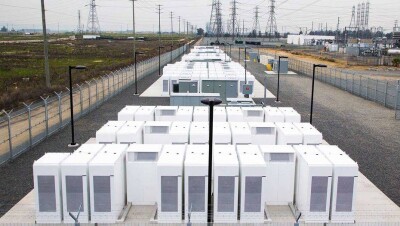 Tesla Илона Маска в Австралии работает быстрее, чем можно подсчитать результат