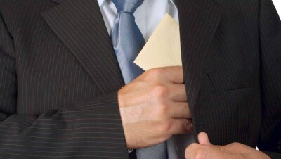 В Алматы главу процессингового центра подозревают в получении взяток от нарушителей ПДД за списание штрафов