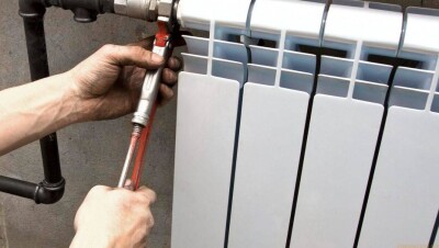 Костанайские коммунальщики взяли на работу не способного оплатить им миллионный долг мужчину