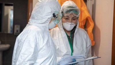 В Алматы коронавирусом заразились 15 медработников, в их числе беременная