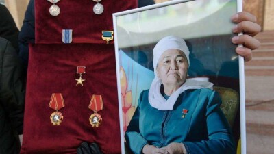 В Костанае простились с первой казахской женщиной-трактористом Камшат Доненбаевой