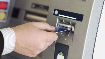 В Halyk bank объяснили, почему взимают комиссию при снятии наличных с карточки