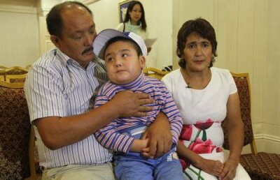 Родители больного ребёнка из Актобе требуют привлечь к ответственности врачей