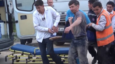 Спасатель рассказал, как его засыпало грунтом при спасении рабочих в Шымкенте