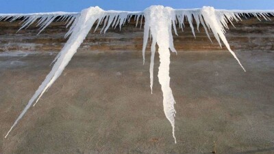 Жителей Астаны попросили присылать фото опасных сосулек в iKomek