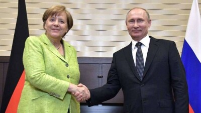 Путин и Меркель выступили с заявлением перед началом российско-германских переговоров