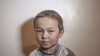 Казахстанцы хотят усыновить осиротевшего после трагедии в Бишкеке Жакшылыка