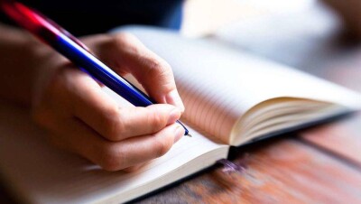 В МОН заверили, что покупать рабочие тетради и хрестоматии необязательно