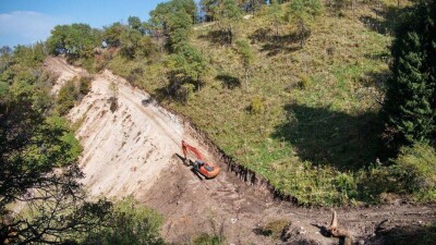 В Заилийском Алатау дорогу строят партизаны