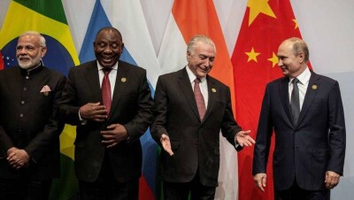 Лидеры стран БРИКС запутались в государственных флагах