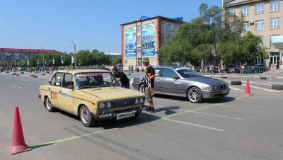 Жители Петропавловска устроили автогонки в центре города