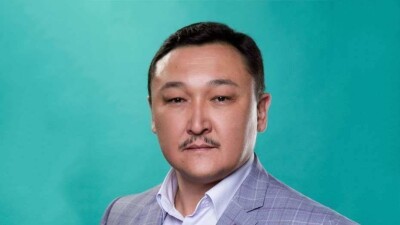 В Алматы подозреваемый во взяточничестве директор театра попросил не лишать его госнаград