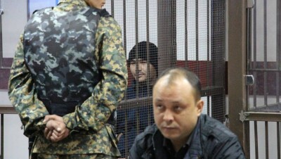 Мать погибшего полицейского плюнула в лицо жене Кулекбаева
