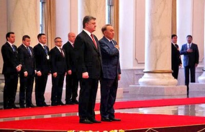 Порошенко пригласил Назарбаева посетить Украину 