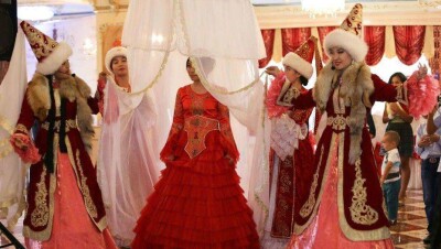 Қазақ баласы тойға қанша қаржы жұмсайды немесе ынсапсыз асабалар туралы