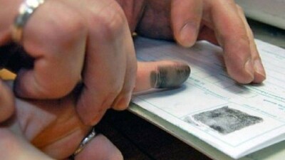Кто в Казахстане будет сдавать отпечатки пальцев, объяснил глава МВД
