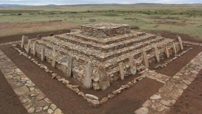В Карагандинской области воссоздали уникальную пирамиду местного "фараона"