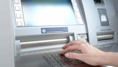 Житель Алматы с помощью спичечного коробка крал деньги в кредитных терминалах